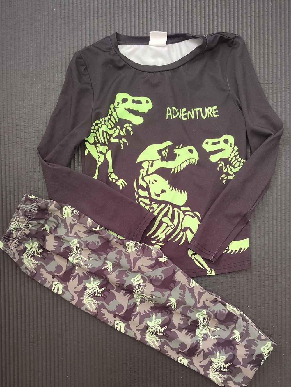 SHEIN Black Kids' Tee with Neon Green Accent